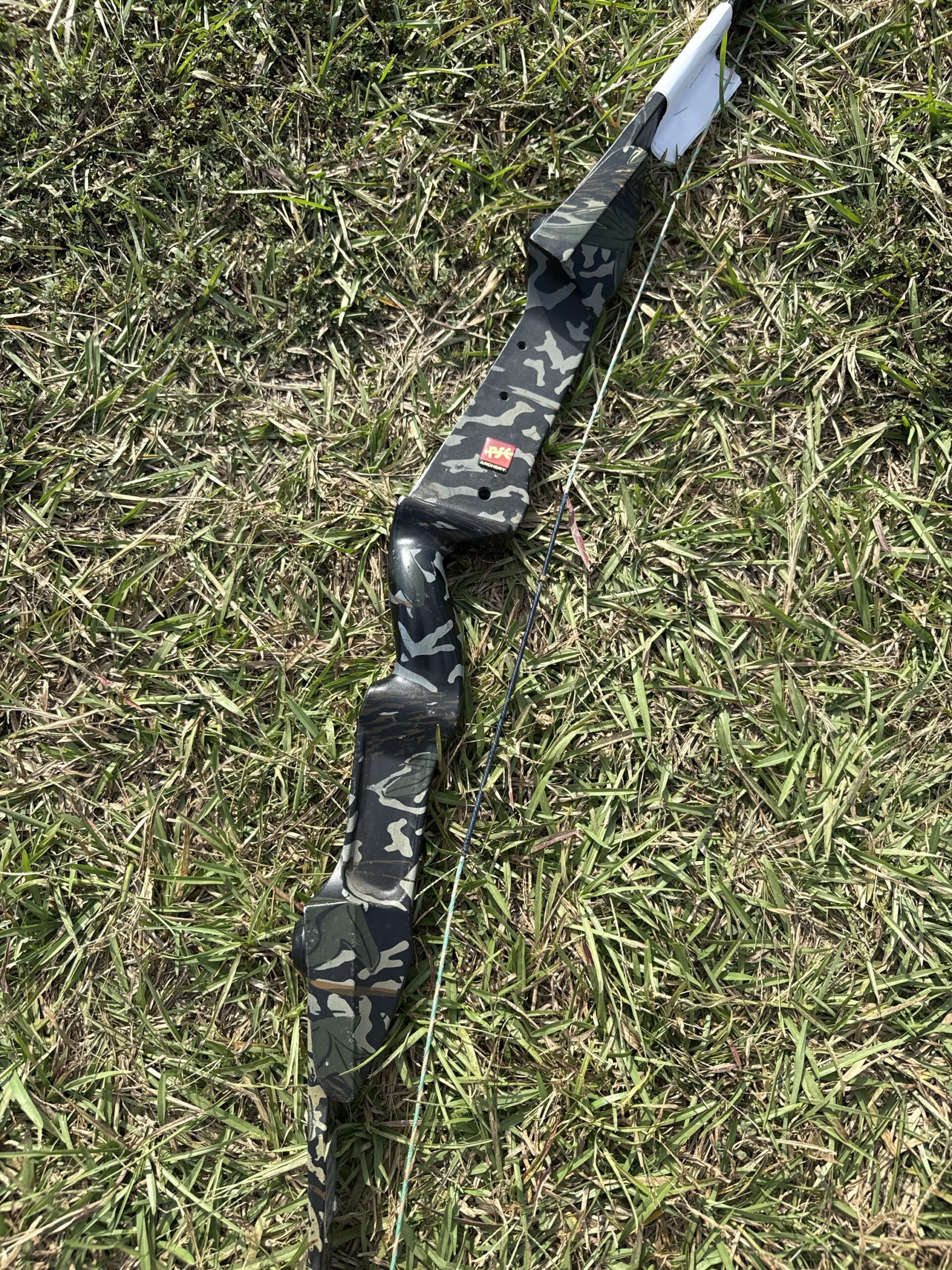 PSE KING FISHER 62# 45#@28" RH RECURVE 3PC